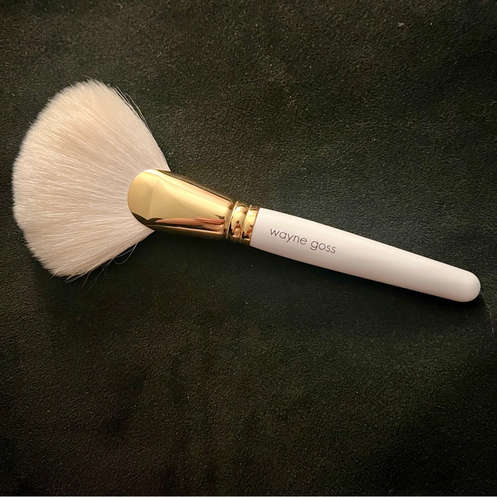 WAYNE GOSS Limited Edition Holiday Fan Brush (2019)